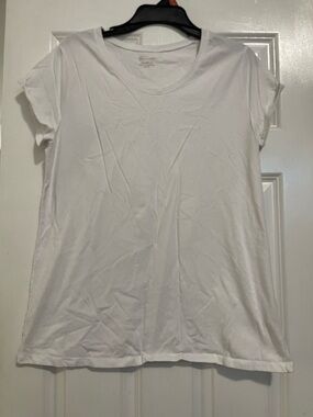No Boundaries White Scoop Neck Short Sleeve Tee